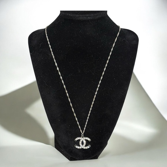 Miu miu Compact Mirror & Silver Necklace - Picture 2 of 4